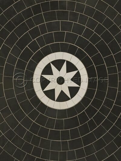 Center Star II Vinyl Floor Cloth, 20x30, 38x56, 52x76, 70x102